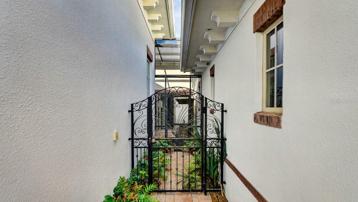 Image 16 of 49 For 3 Ashford Lakes Drive