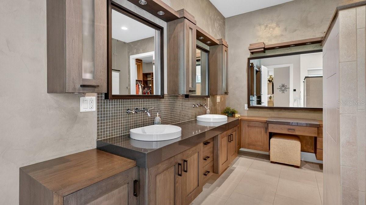 Image 25 of 49 For 3 Ashford Lakes Drive