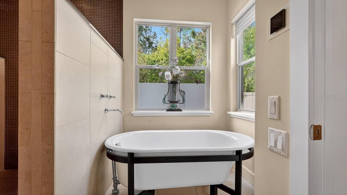 Image 28 of 49 For 3 Ashford Lakes Drive