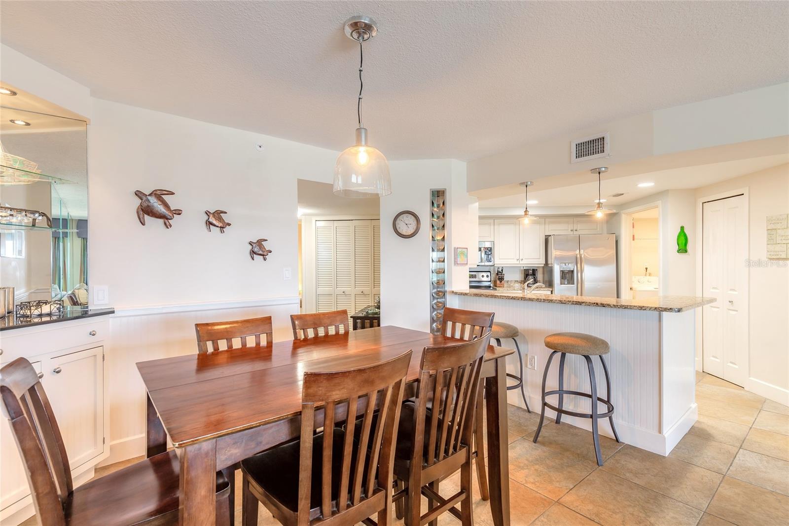 Image 13 of 37 For 5207 Atlantic Avenue 1123