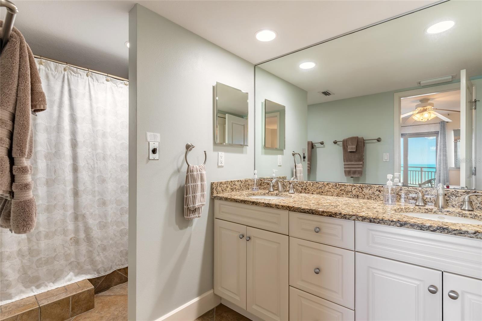 Image 22 of 37 For 5207 Atlantic Avenue 1123