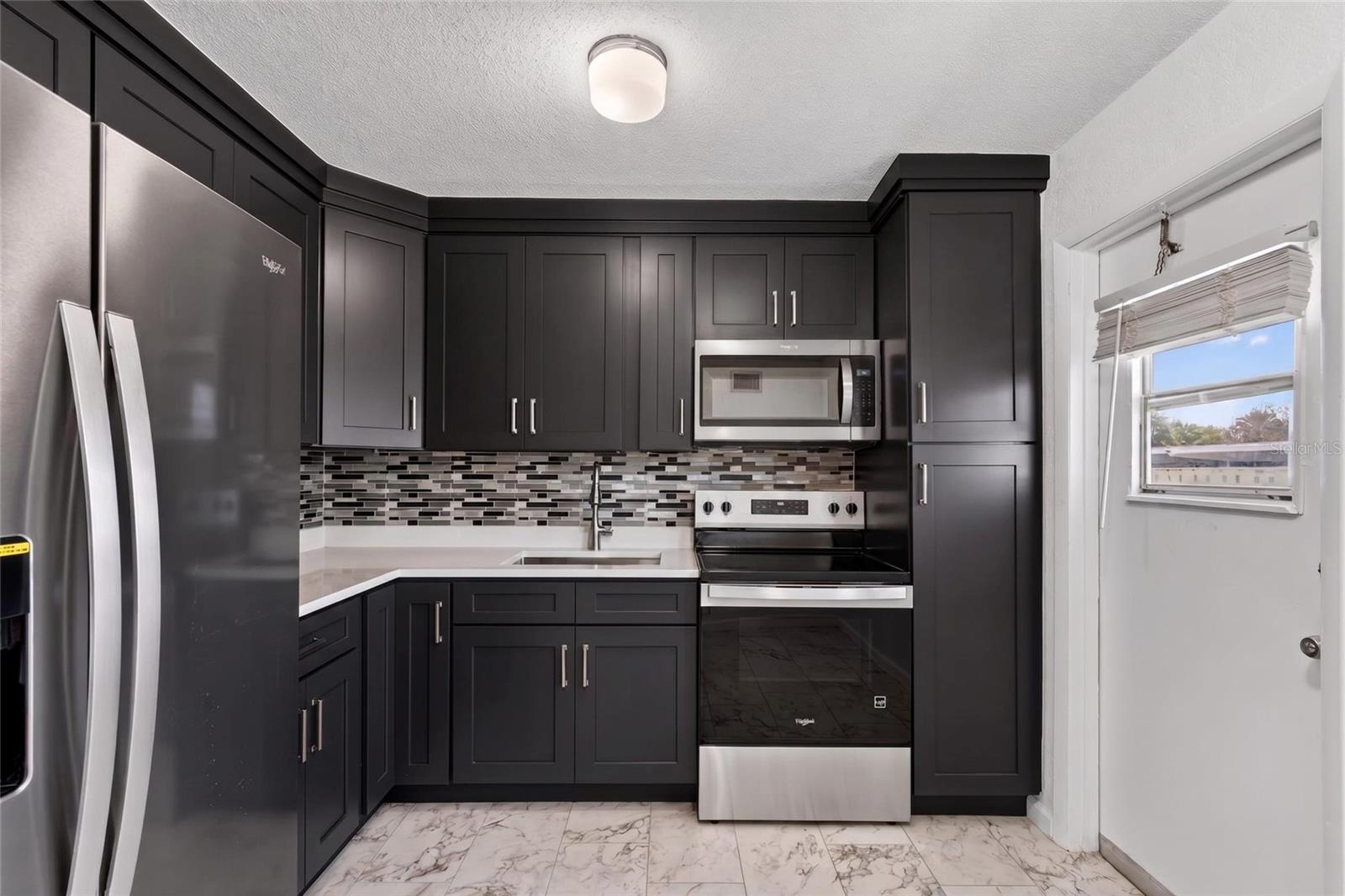 Image 11 of 39 For 1800 Palmetto Avenue 1010