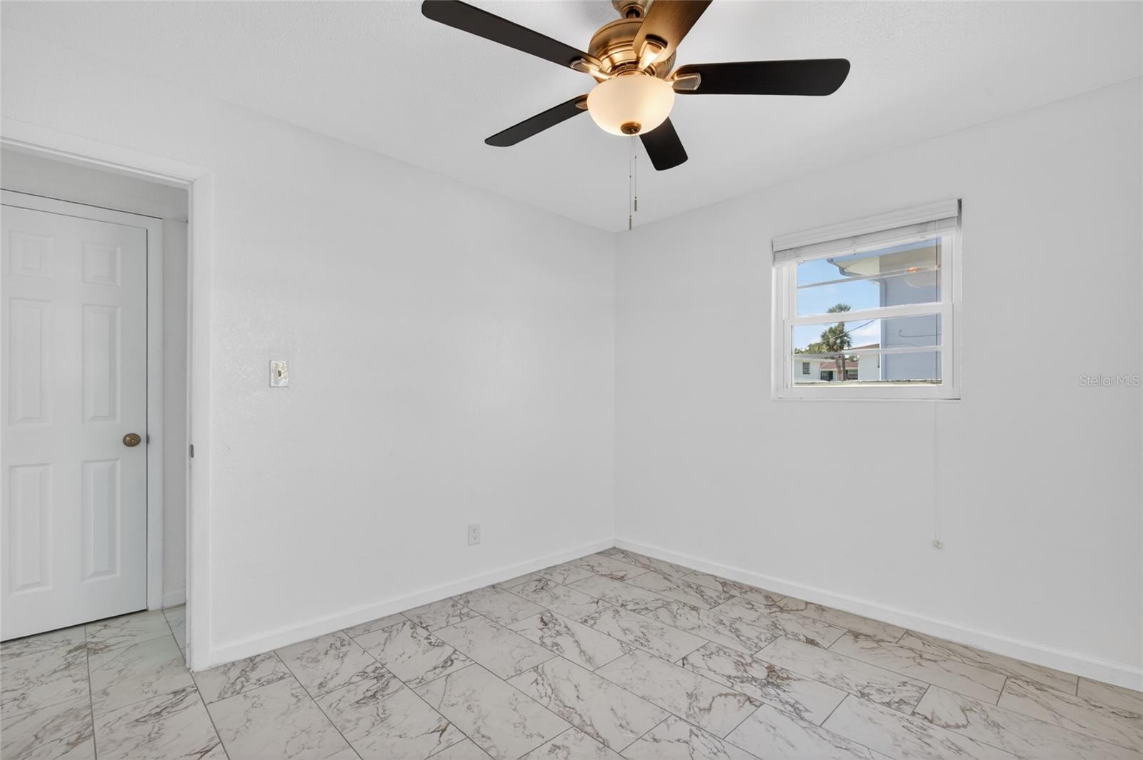 Image 23 of 39 For 1800 Palmetto Avenue 1010