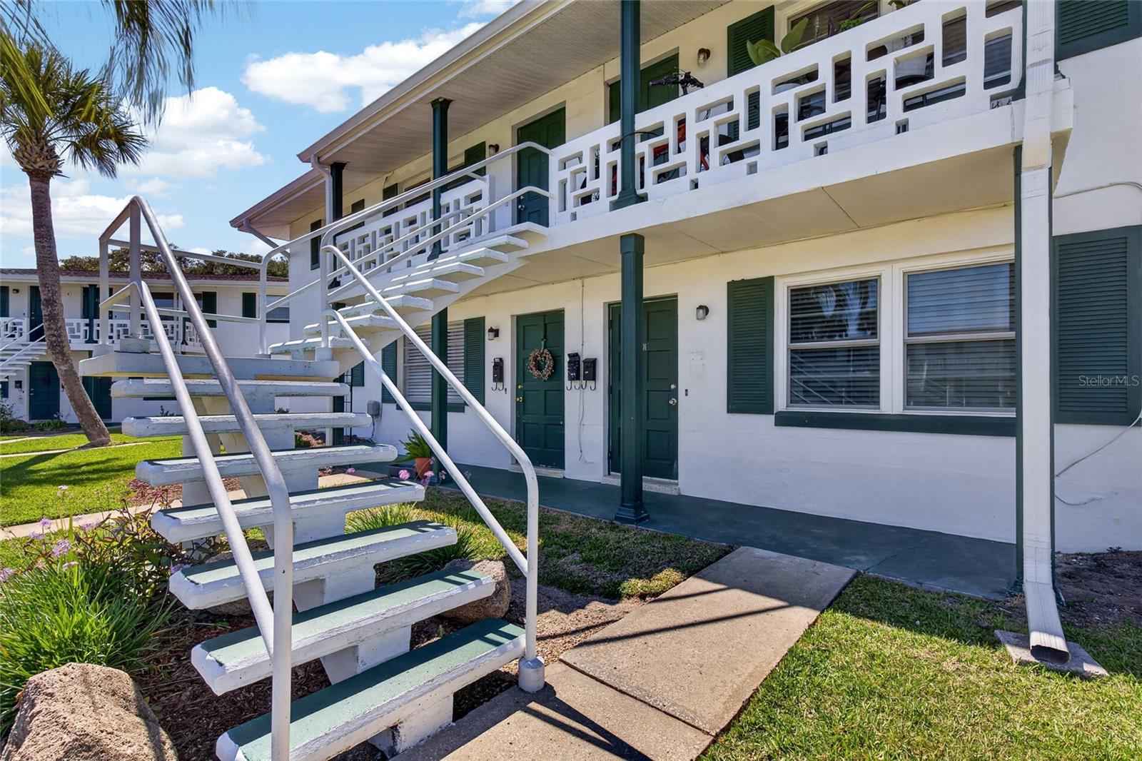 Image 3 of 39 For 1800 Palmetto Avenue 1010