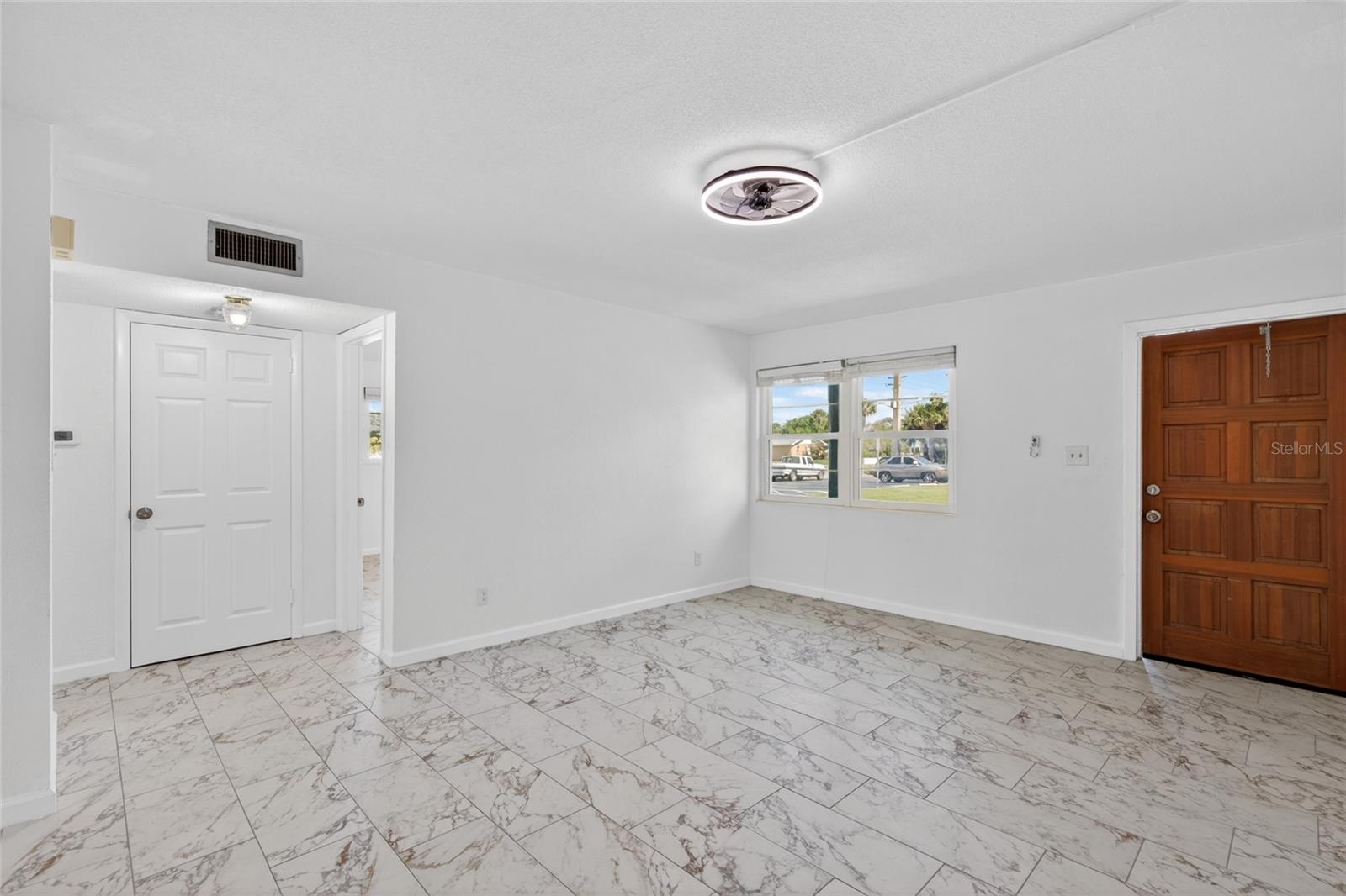 Image 7 of 39 For 1800 Palmetto Avenue 1010