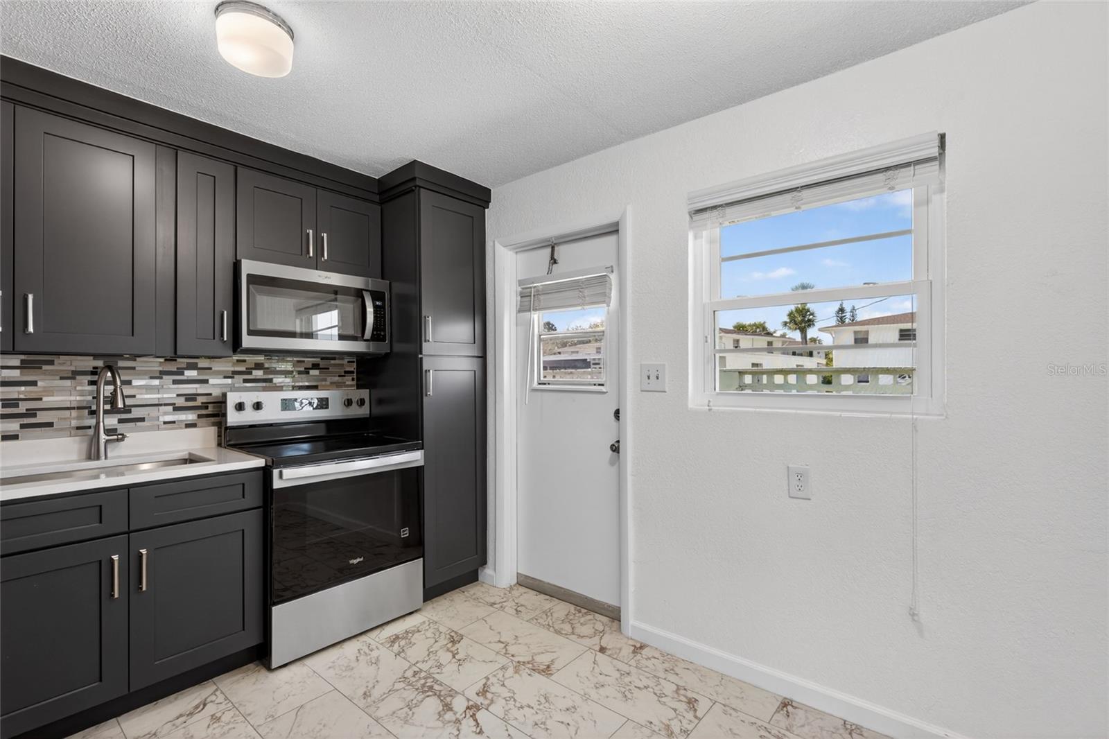 Image 9 of 39 For 1800 Palmetto Avenue 1010