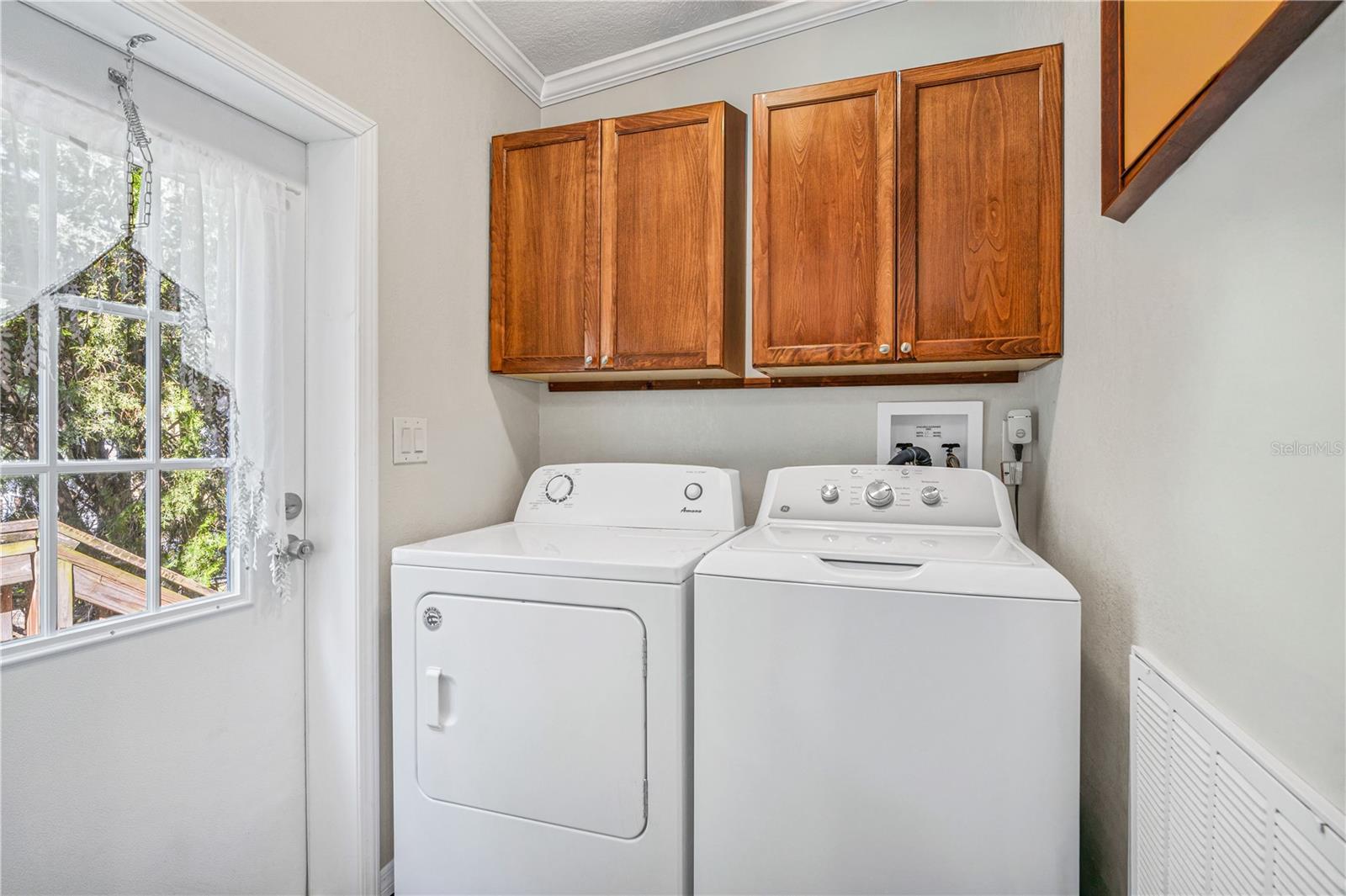 Image 25 of 39 For 106 Ash Street