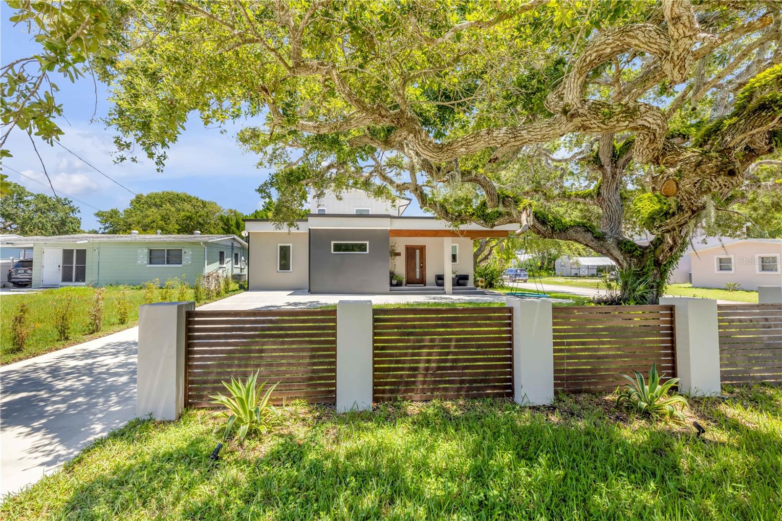 Image 4 of 97 For 3211 Saxon Drive