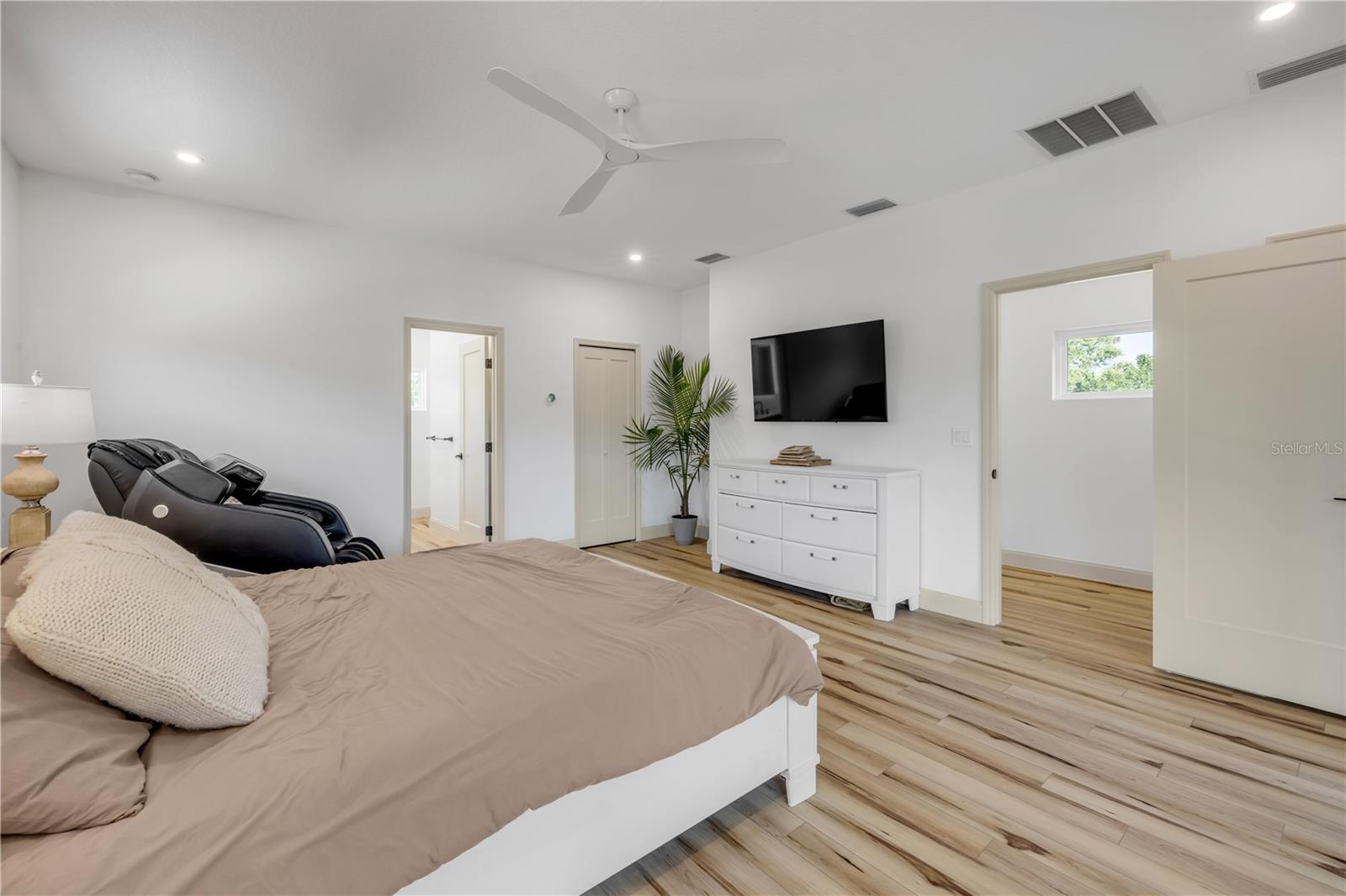 Image 42 of 97 For 3211 Saxon Drive