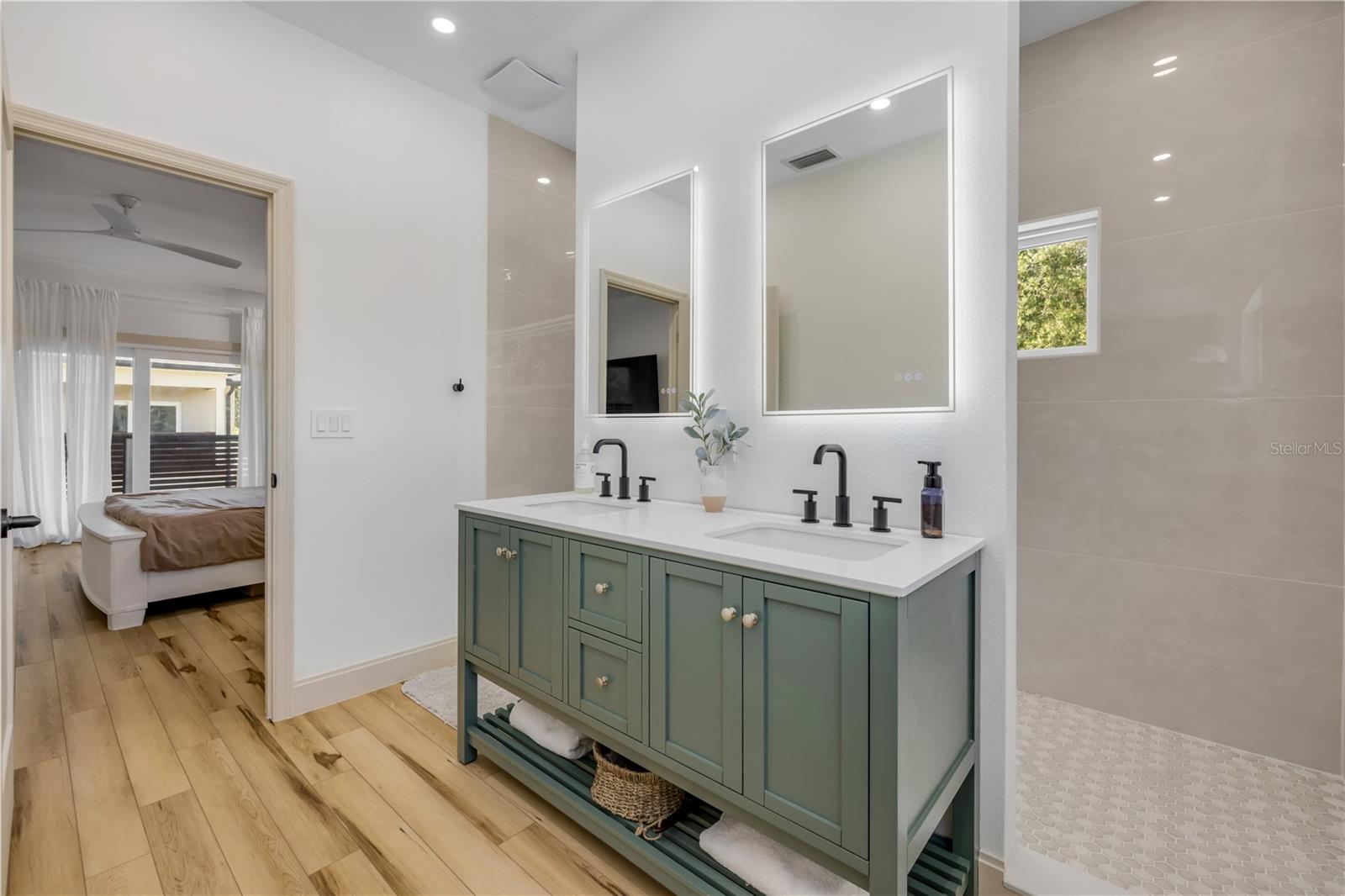 Image 53 of 97 For 3211 Saxon Drive