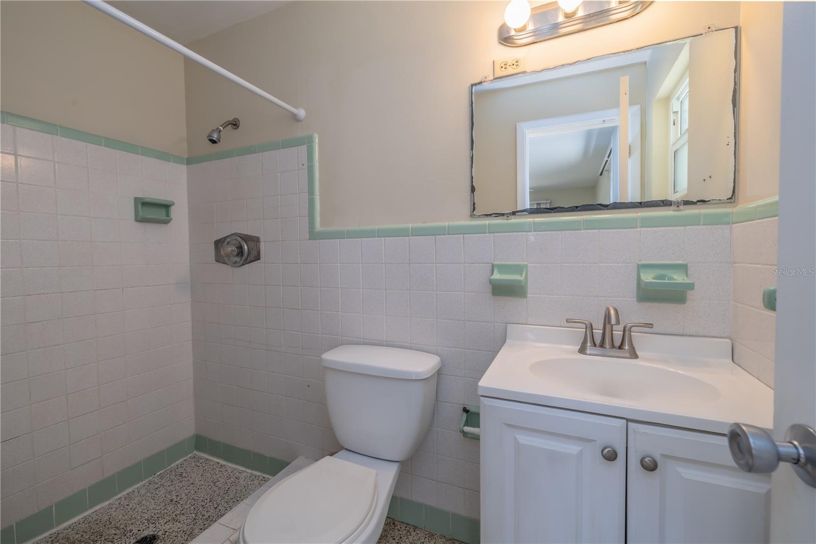 Image 17 of 25 For 718 Jane Avenue