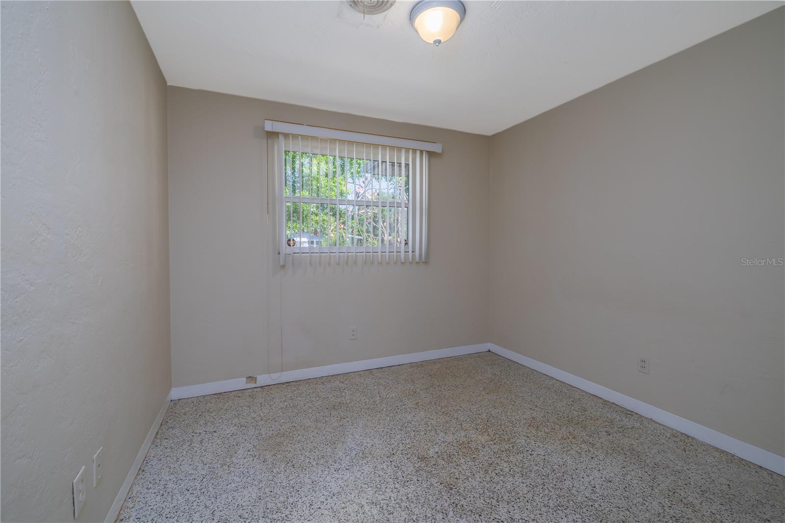 Image 18 of 25 For 718 Jane Avenue