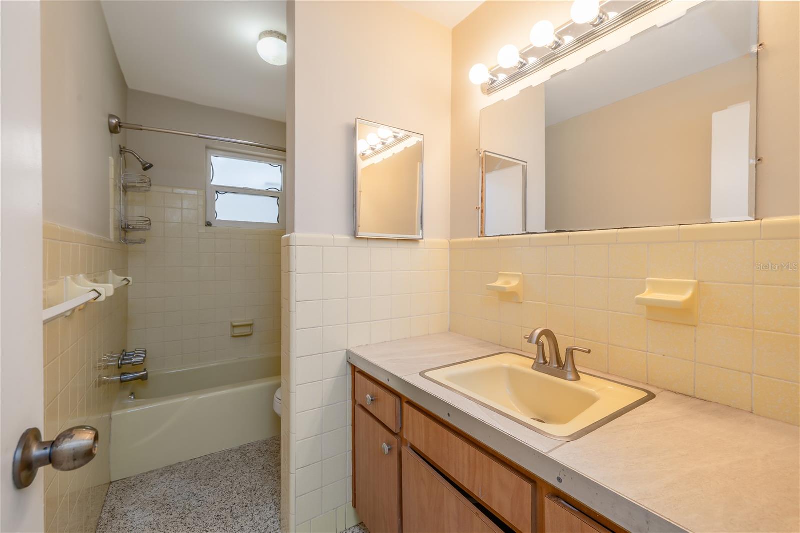 Image 20 of 25 For 718 Jane Avenue