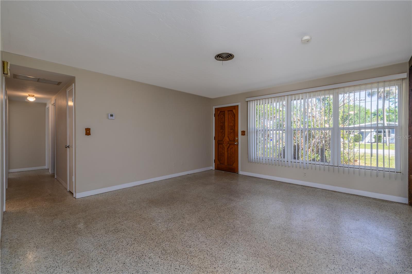 Image 6 of 25 For 718 Jane Avenue