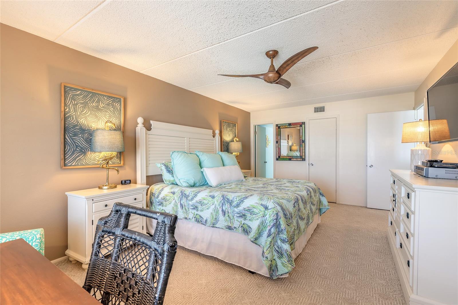 Image 18 of 44 For 2401 Atlantic Avenue A402