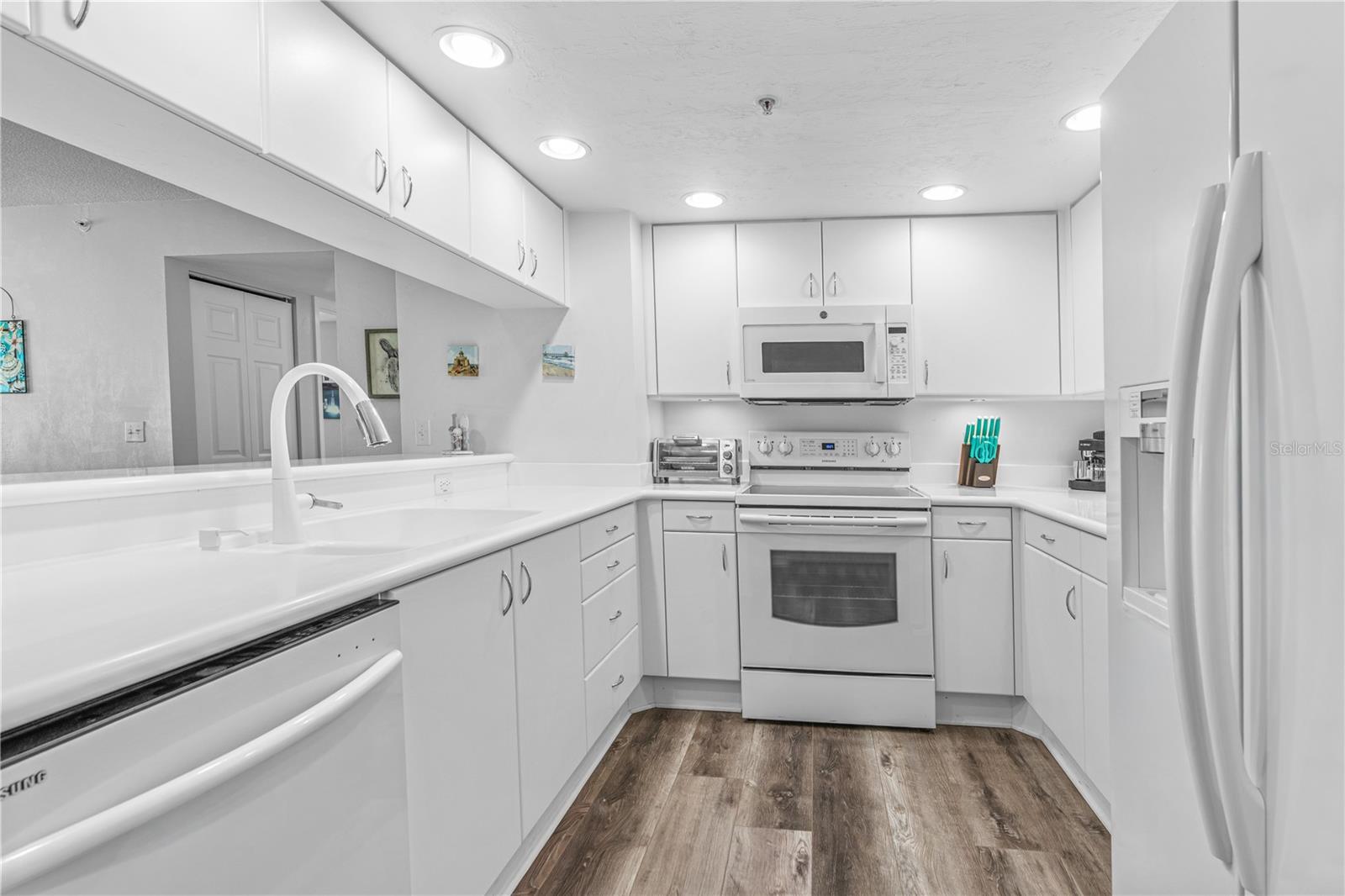 Image 11 of 59 For 2967 Atlantic Avenue 903