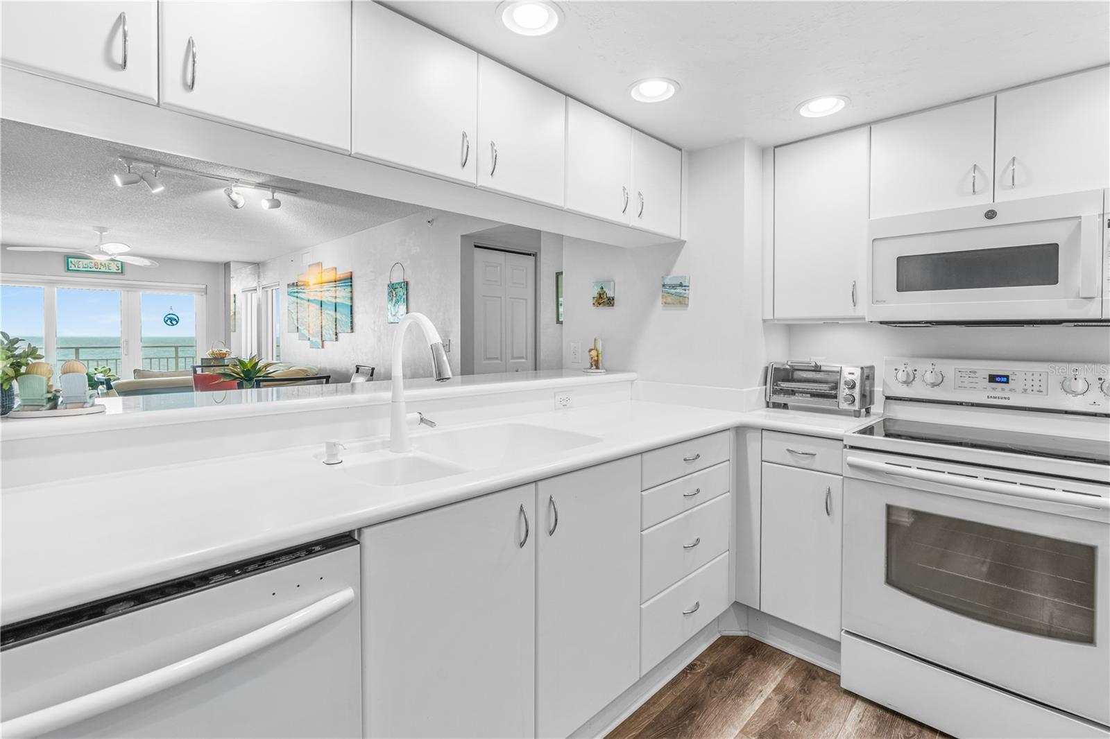 Image 12 of 59 For 2967 Atlantic Avenue 903