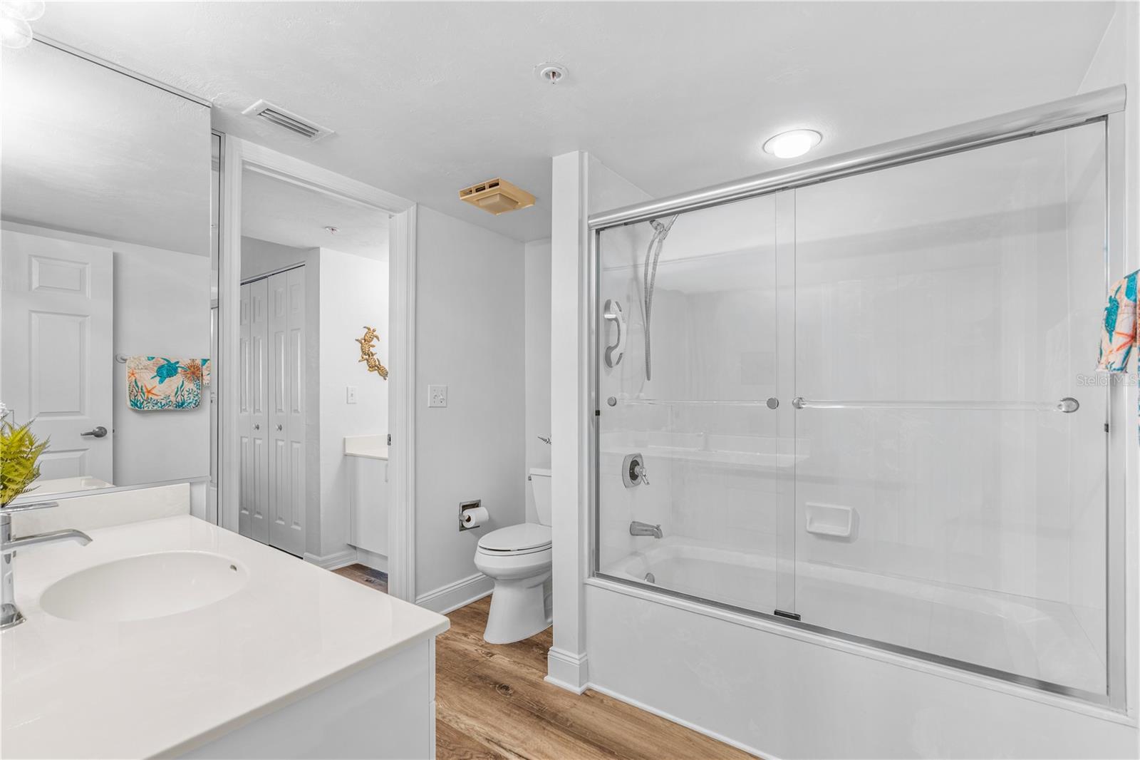 Image 27 of 59 For 2967 Atlantic Avenue 903