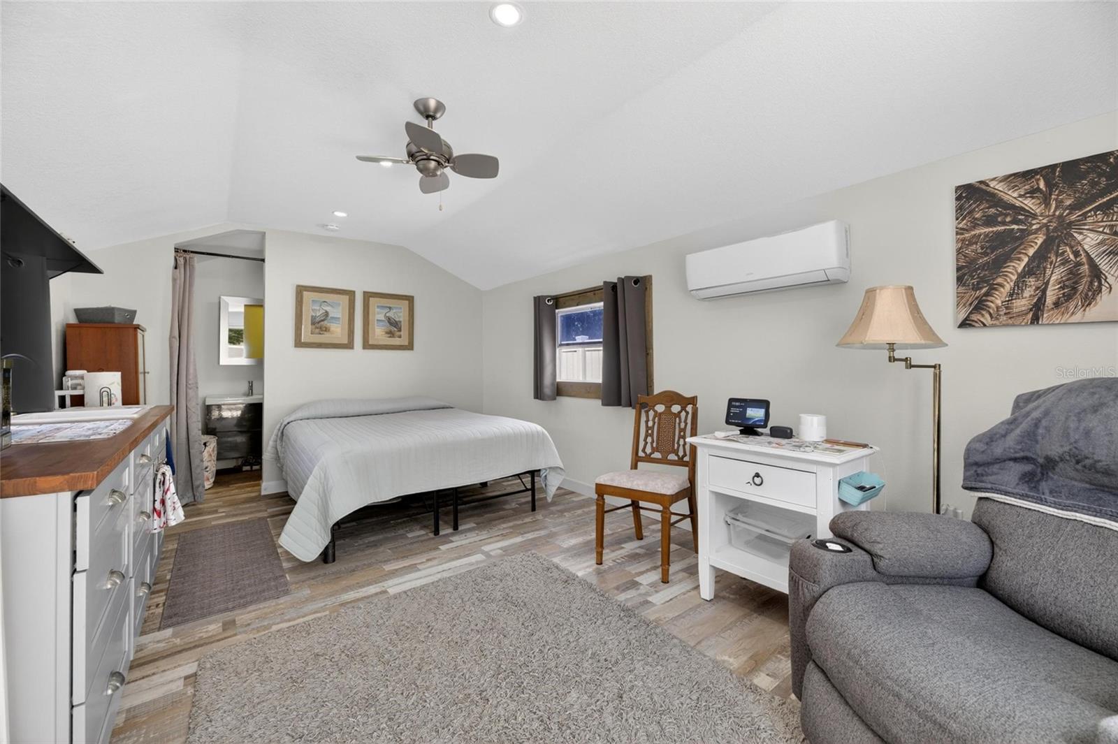 Image 13 of 81 For 926 Hillgrove Lane