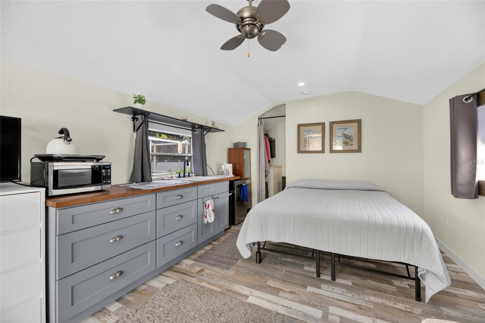 Image 15 of 81 For 926 Hillgrove Lane