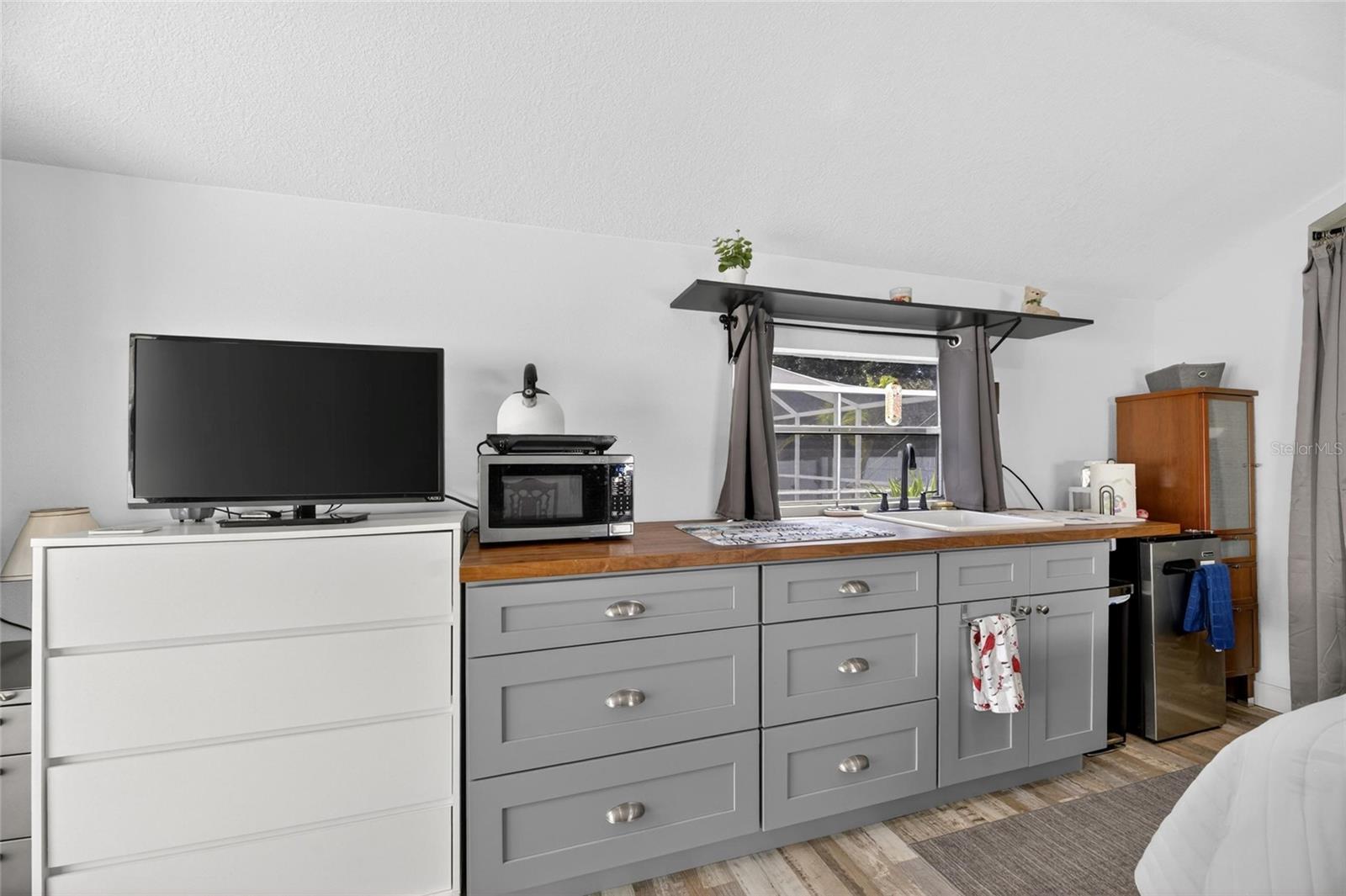 Image 17 of 81 For 926 Hillgrove Lane