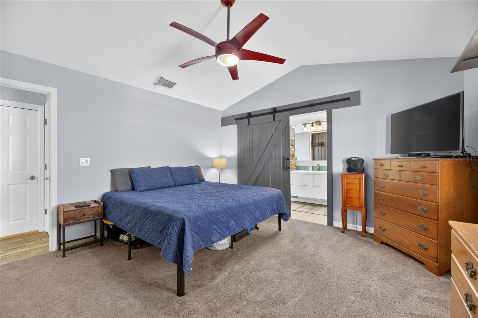 Image 22 of 81 For 926 Hillgrove Lane