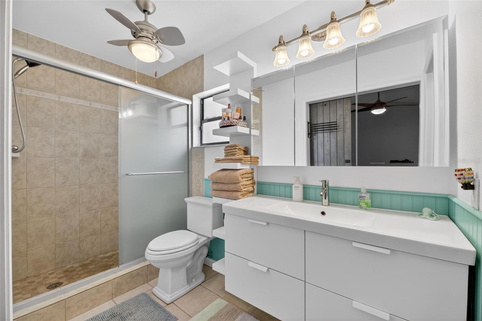 Image 25 of 81 For 926 Hillgrove Lane