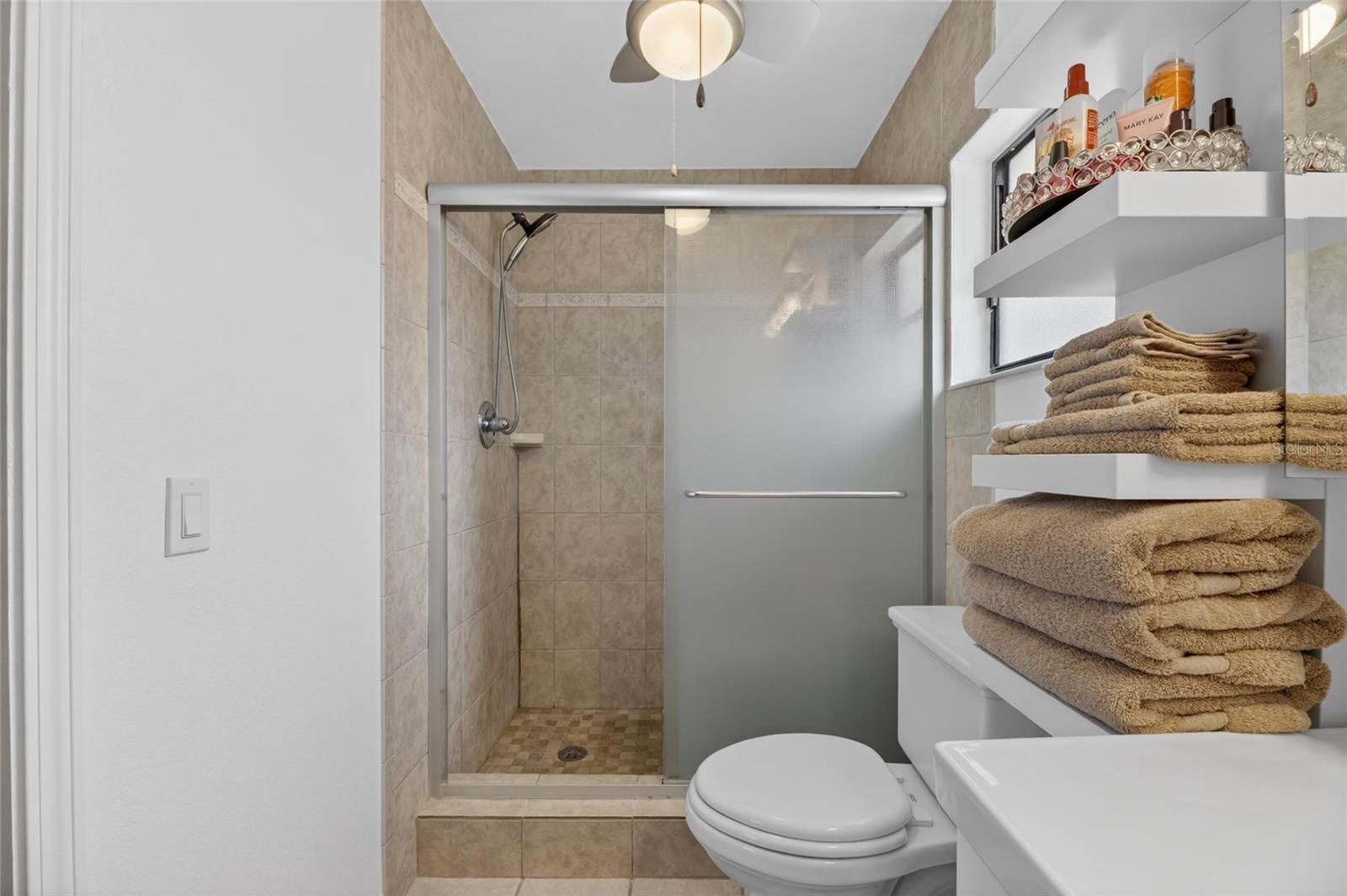 Image 26 of 81 For 926 Hillgrove Lane