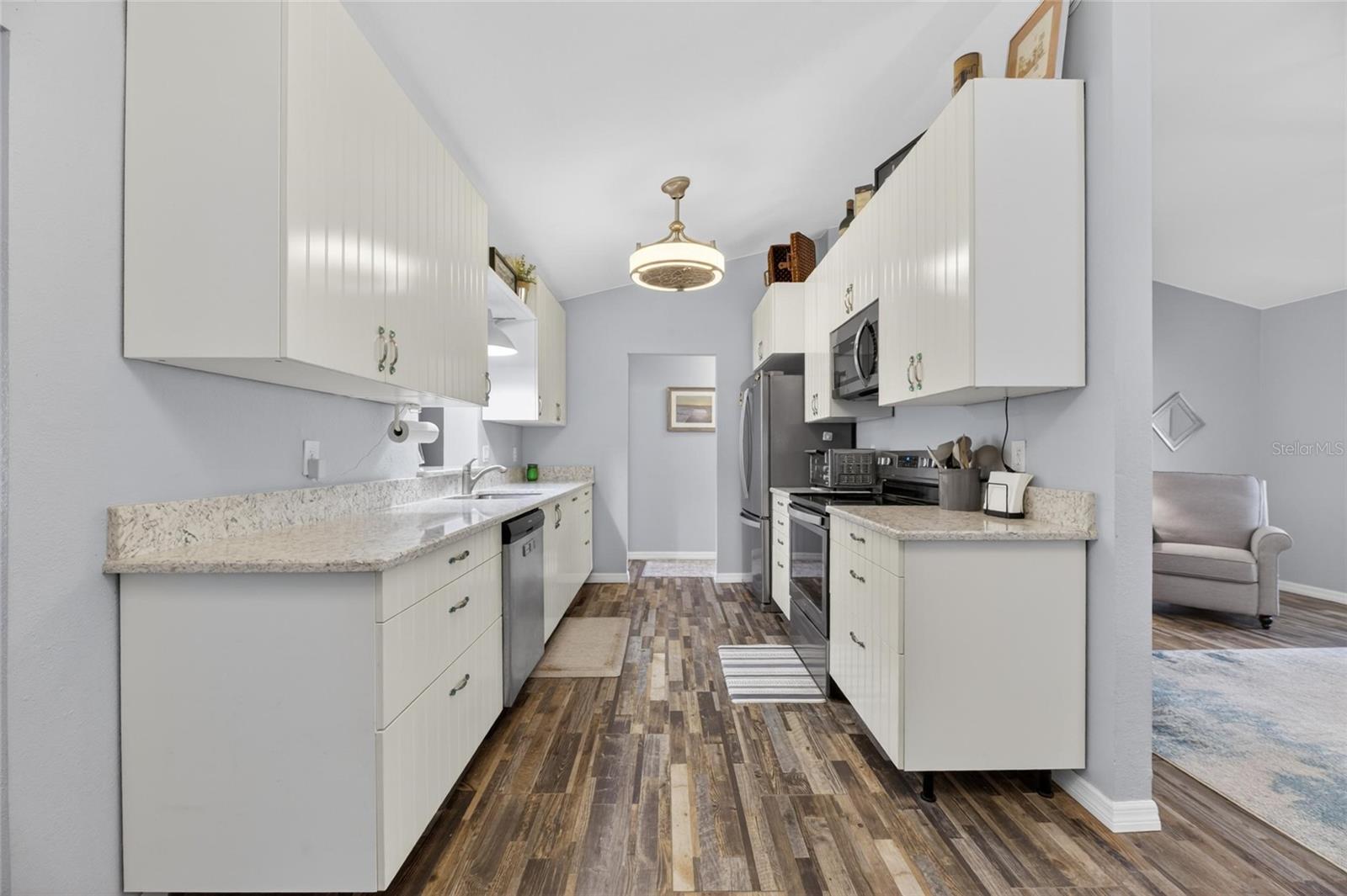 Image 31 of 81 For 926 Hillgrove Lane