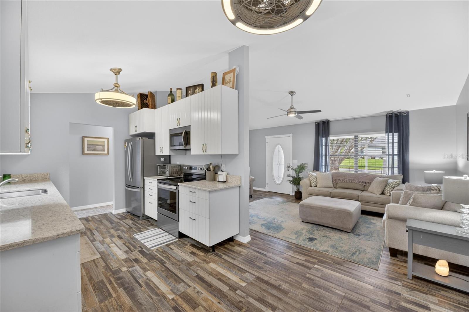 Image 32 of 81 For 926 Hillgrove Lane