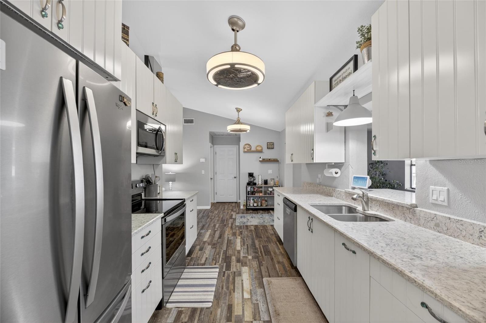 Image 33 of 81 For 926 Hillgrove Lane