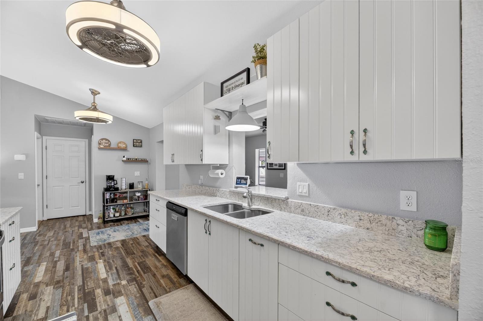 Image 34 of 81 For 926 Hillgrove Lane