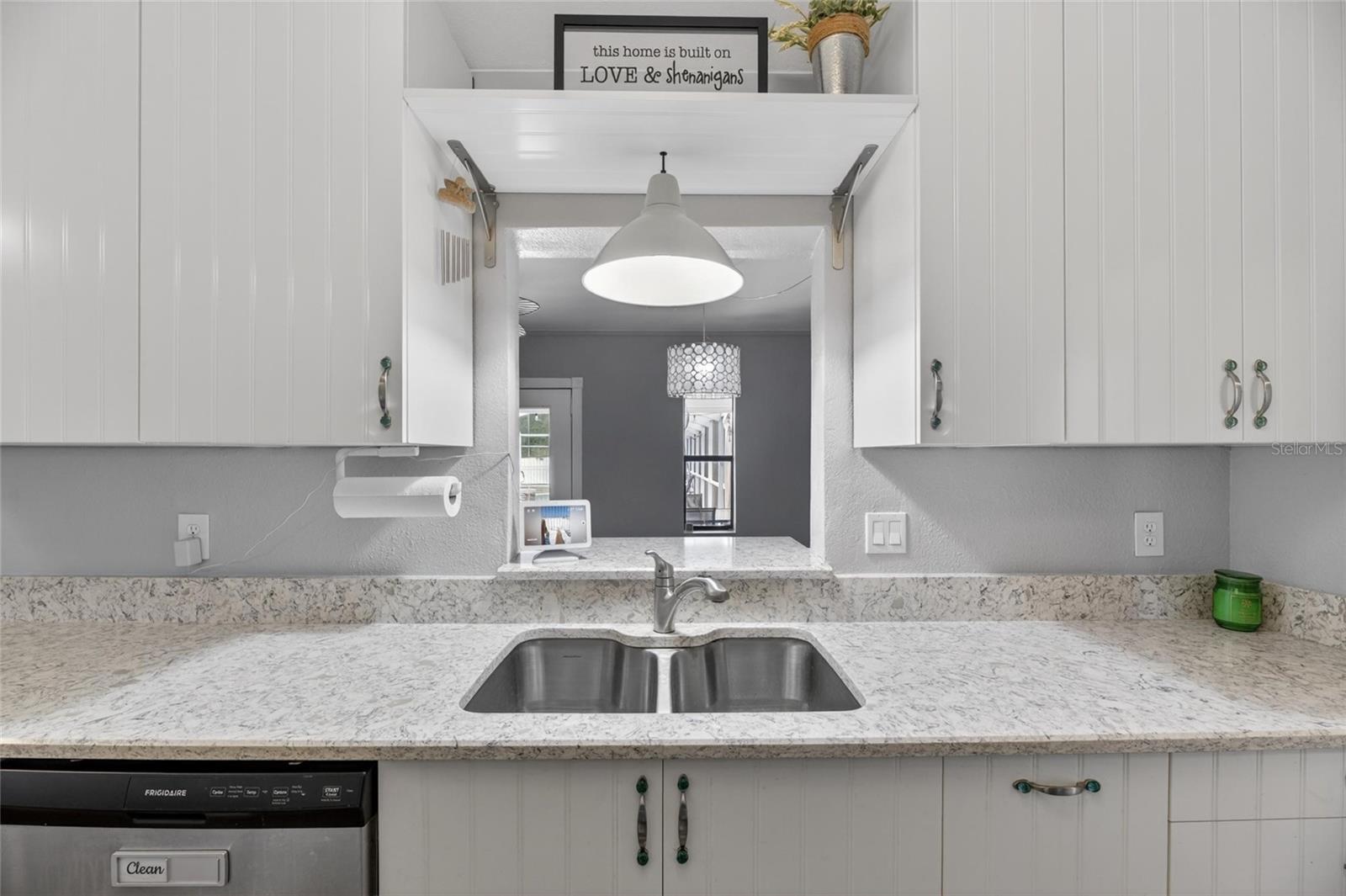 Image 35 of 81 For 926 Hillgrove Lane