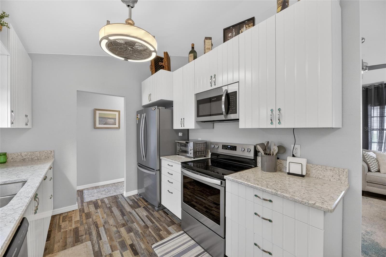 Image 36 of 81 For 926 Hillgrove Lane