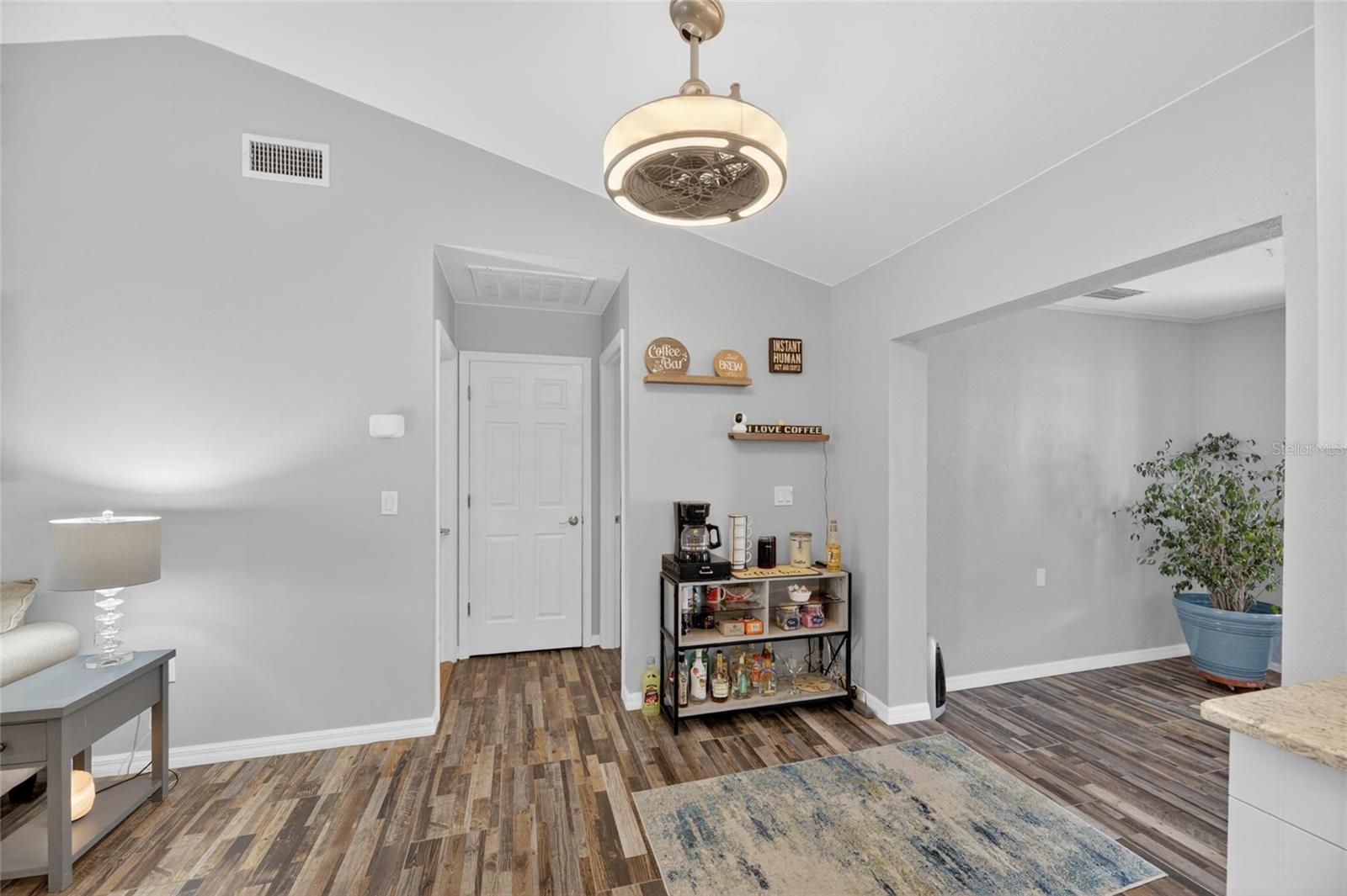 Image 38 of 81 For 926 Hillgrove Lane