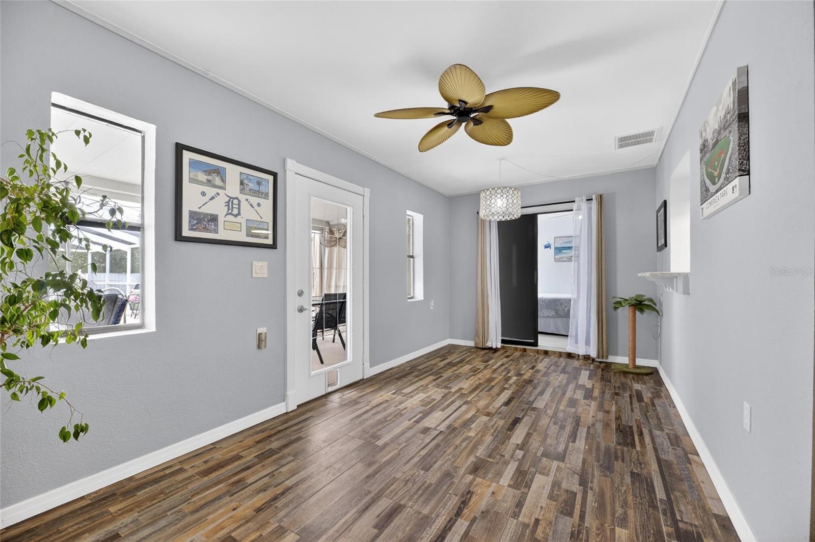 Image 39 of 81 For 926 Hillgrove Lane