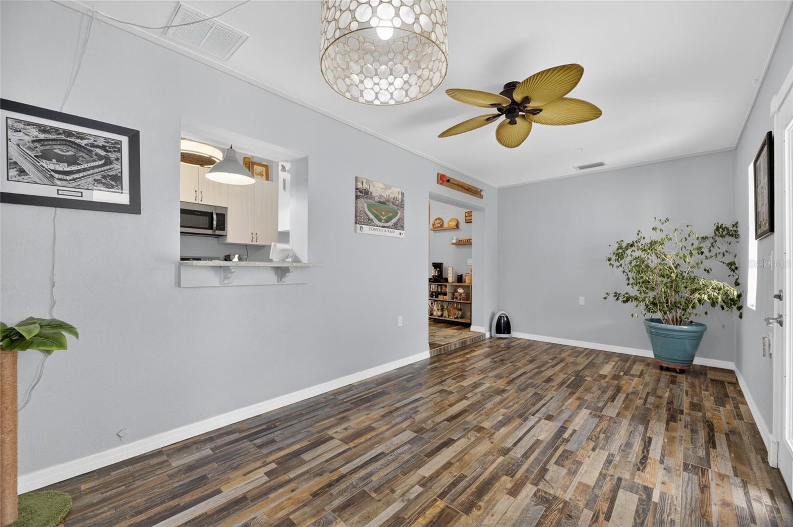 Image 41 of 81 For 926 Hillgrove Lane