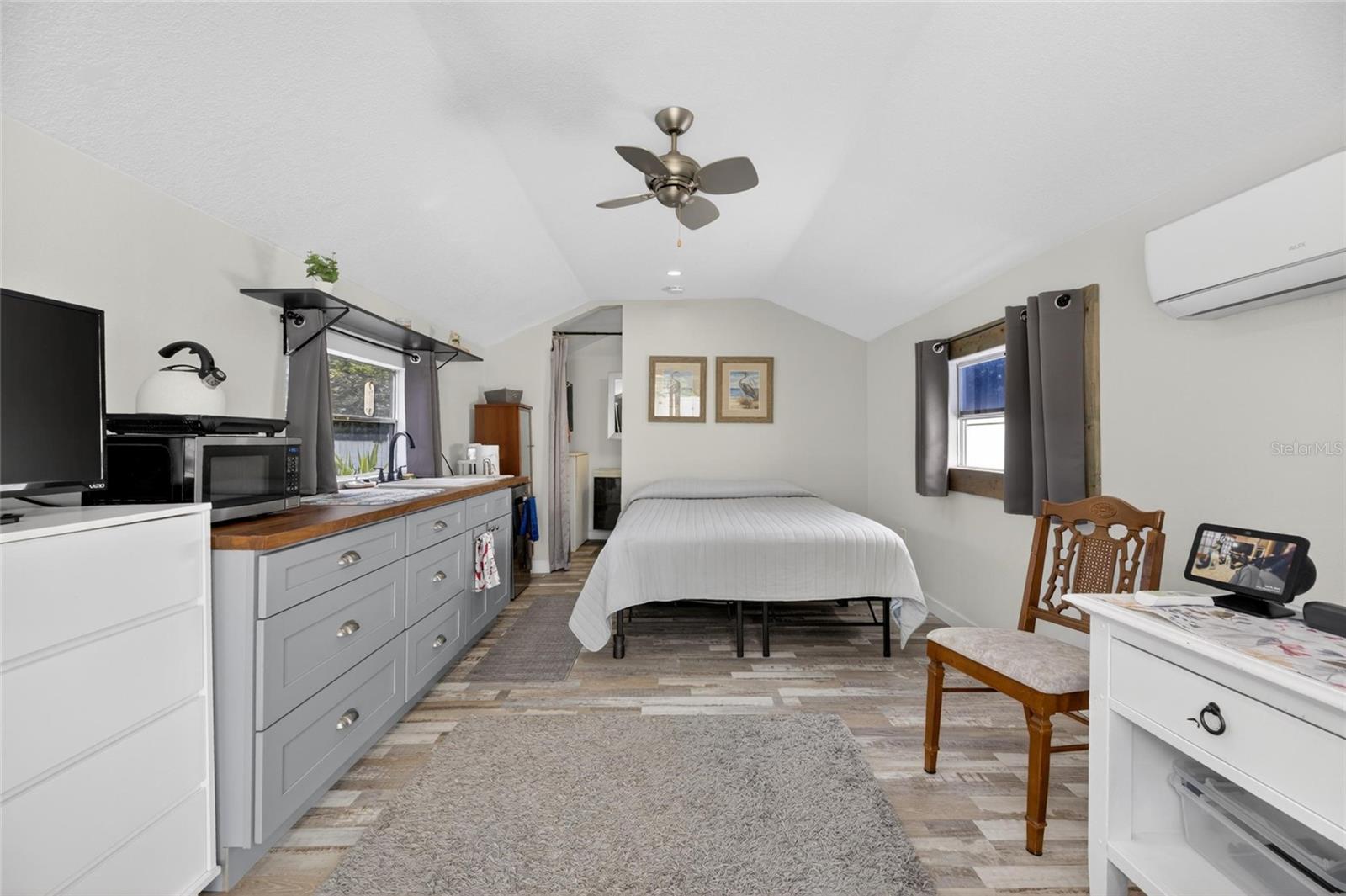 Image 61 of 81 For 926 Hillgrove Lane