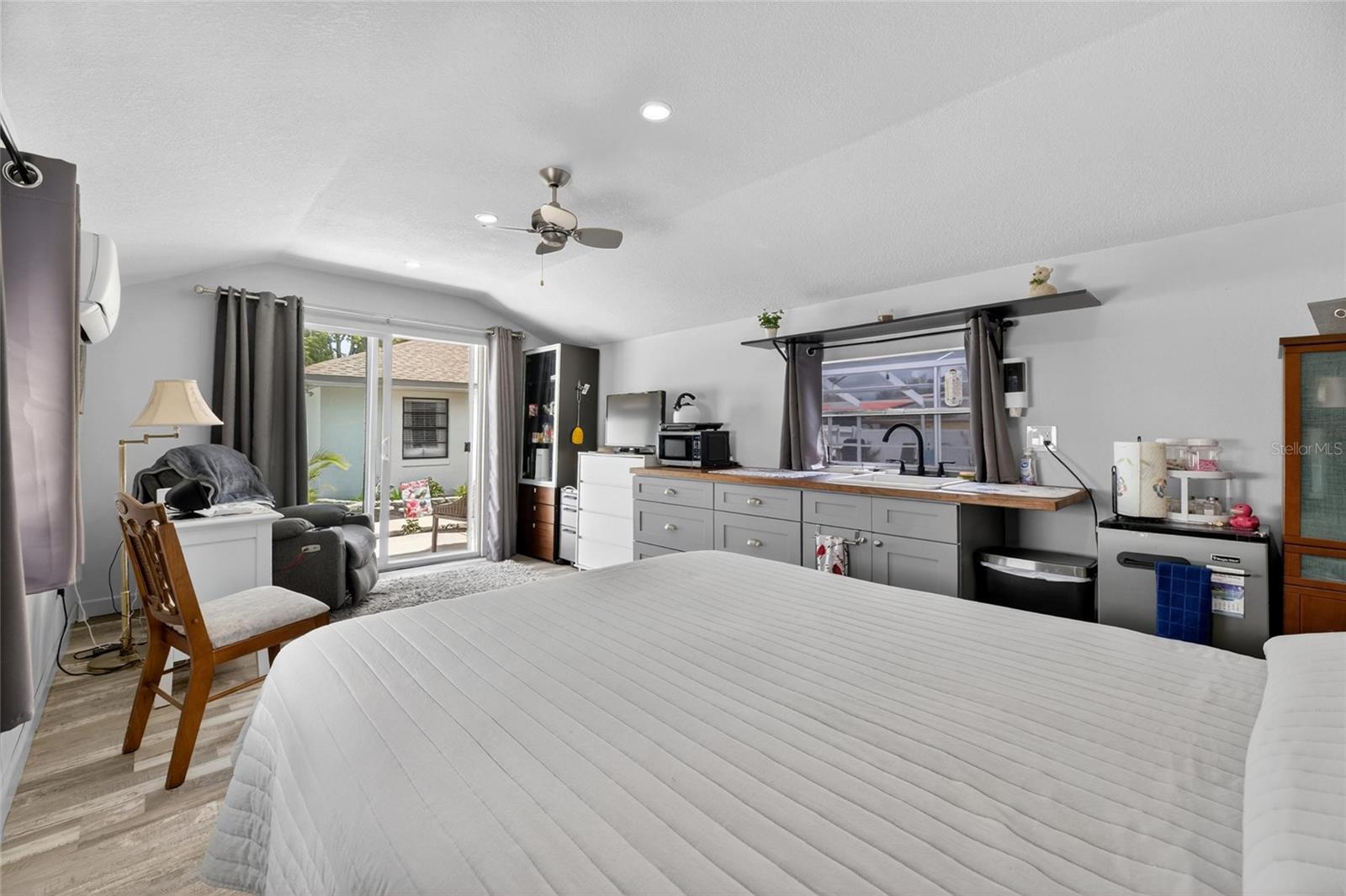 Image 63 of 81 For 926 Hillgrove Lane