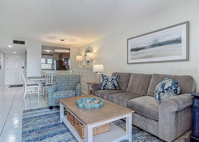 Listing photo id 4 for 4155 Atlantic Avenue 111