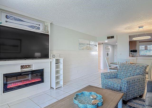 Listing photo id 5 for 4155 Atlantic Avenue 111