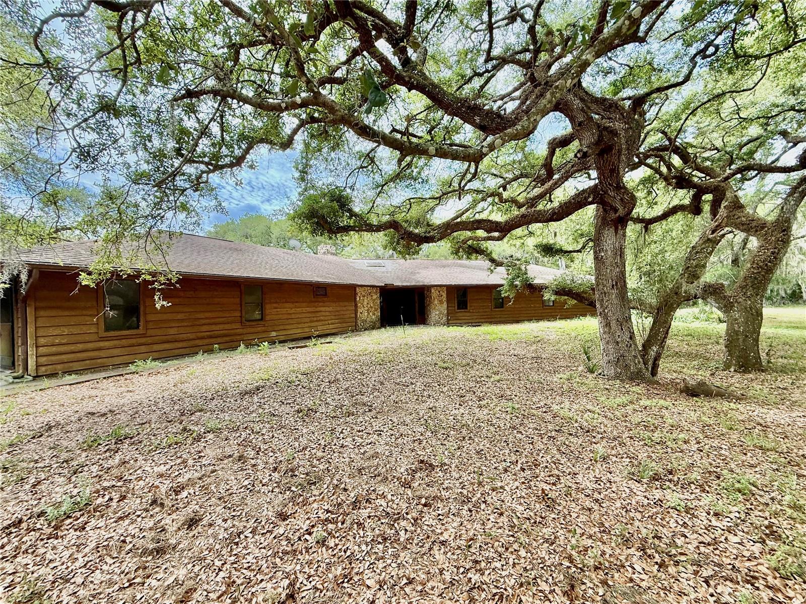 Listing Details for 175 Baywood Drive, OAK HILL, FL 32759