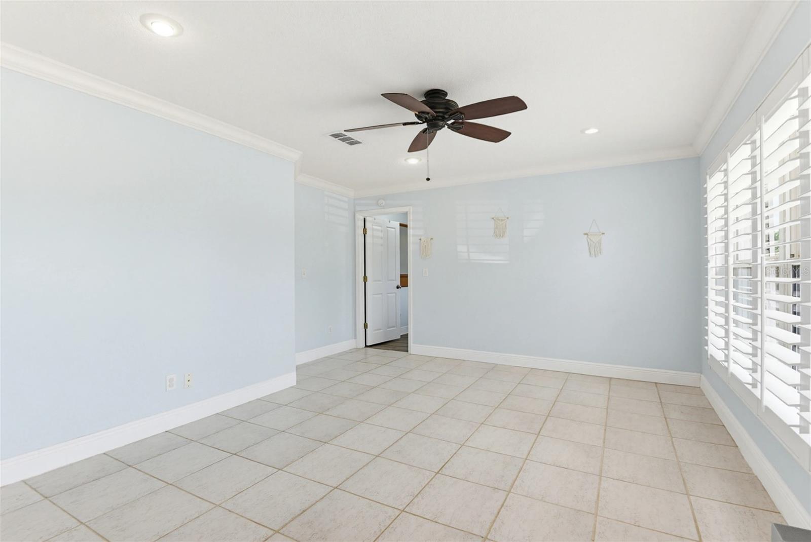 Listing photo id 10 for 40 Cunningham Drive