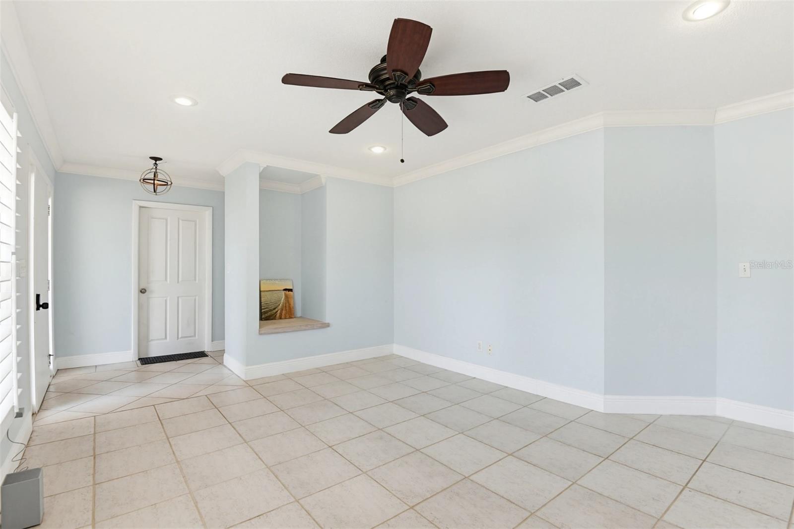Listing photo id 14 for 40 Cunningham Drive
