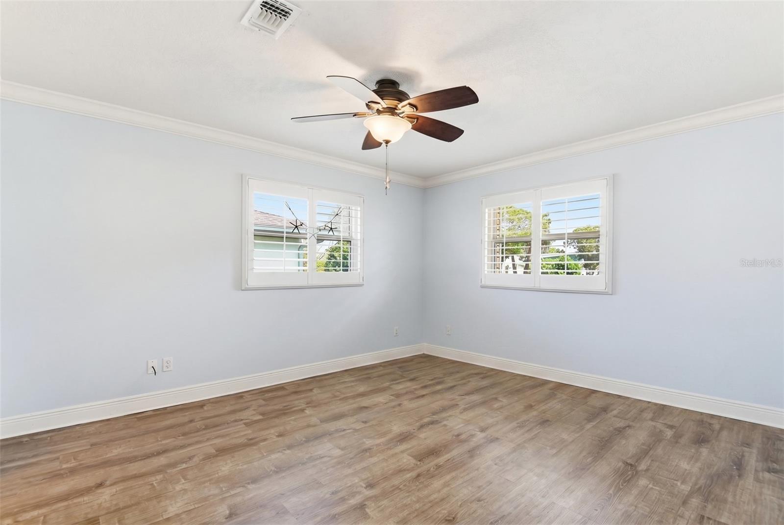 Listing photo id 15 for 40 Cunningham Drive