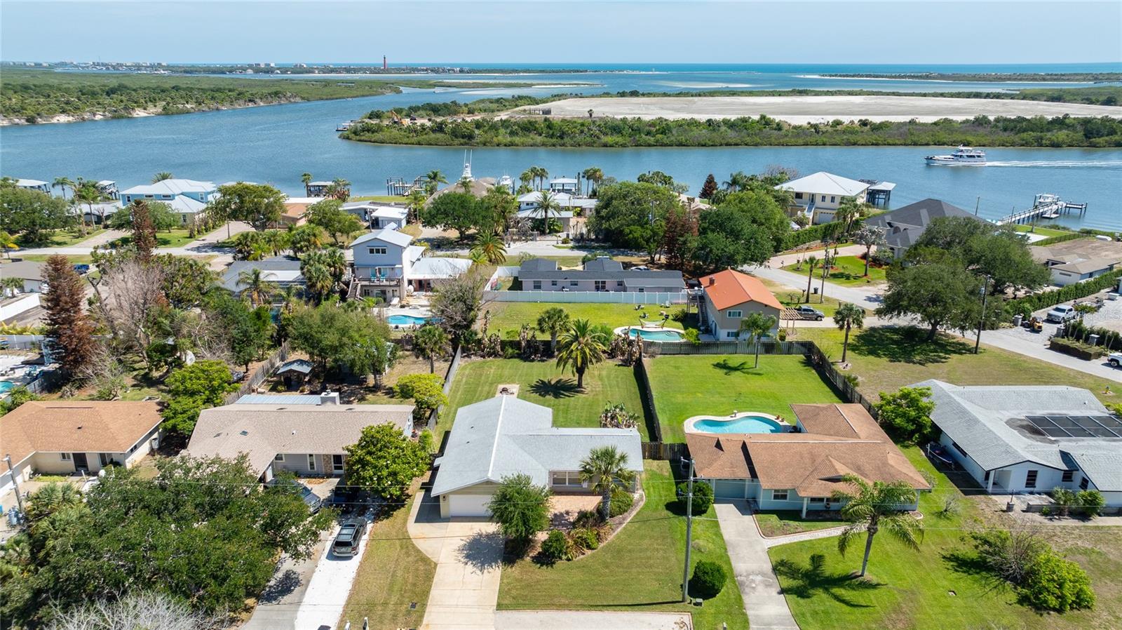 Listing photo id 0 for 40 Cunningham Drive
