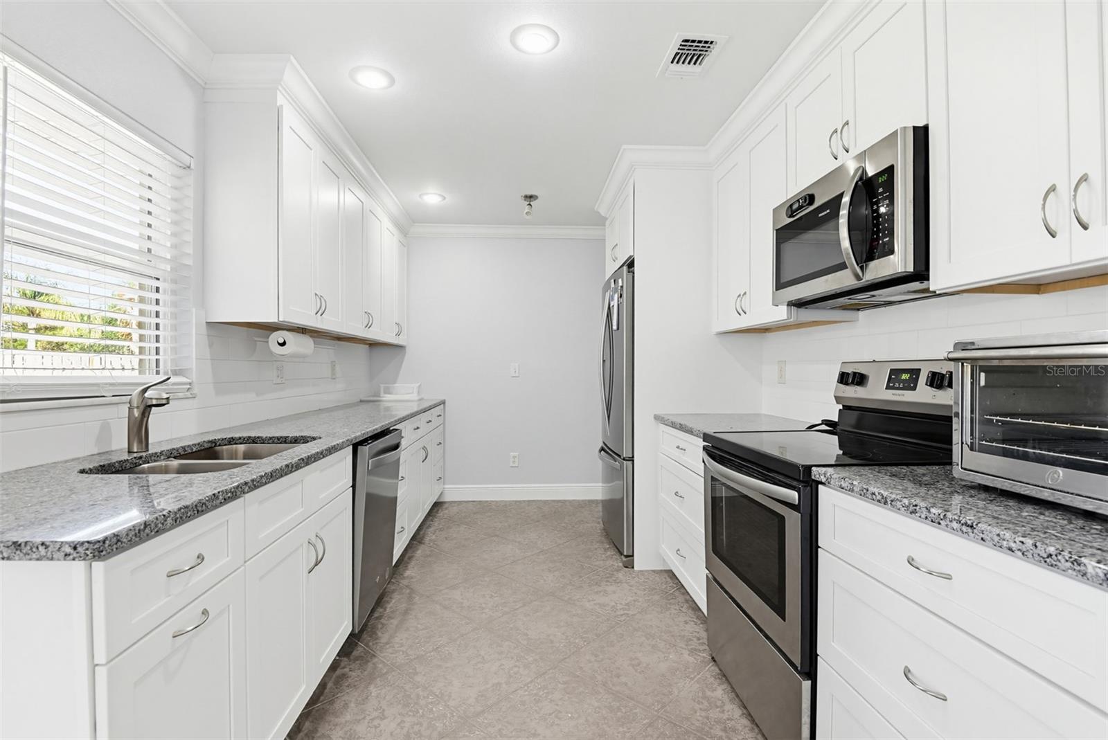Listing photo id 32 for 40 Cunningham Drive