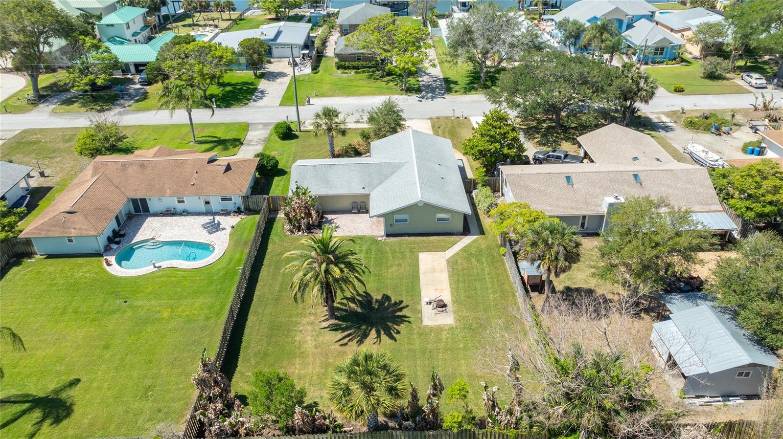 Listing photo id 4 for 40 Cunningham Drive