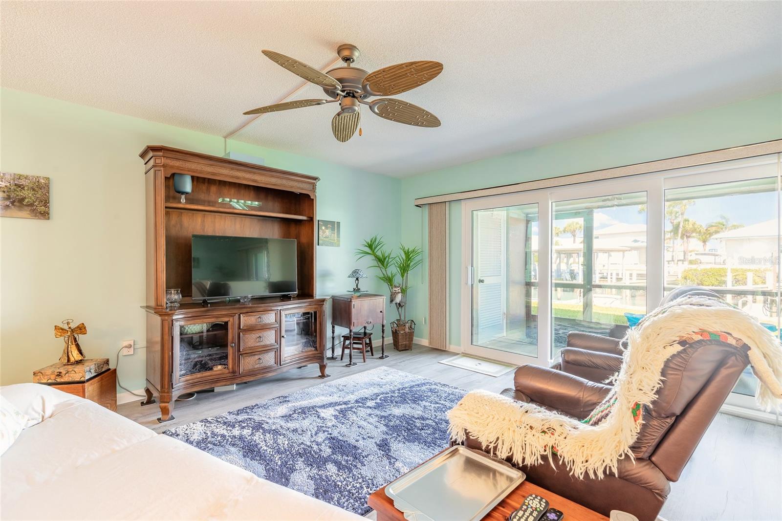 Image 33 of 49 For 2100 Peninsula Avenue 1050