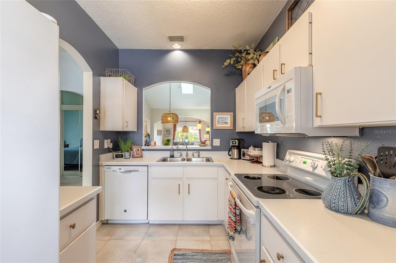 Image 7 of 38 For 2212 Deerwood Drive